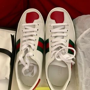 GUCCI ACE HEART LEATHER SNEAKERS